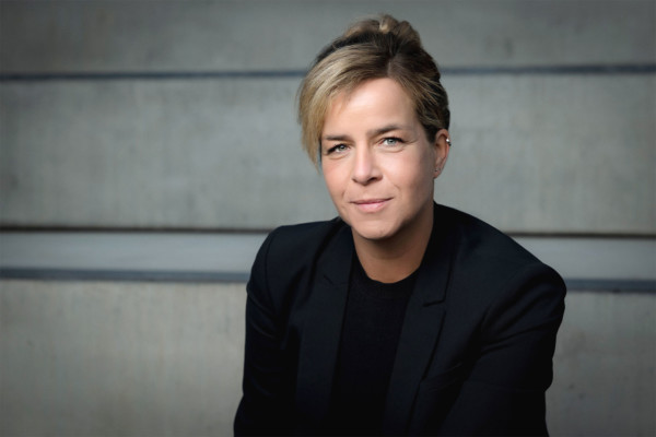 Portraitfoto von Mona Neubaur