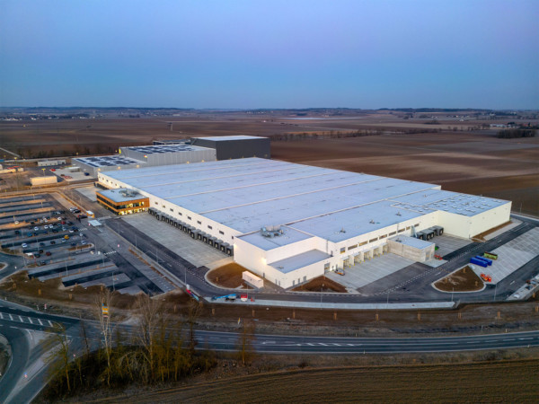 Apfelböck Logistikhalle und Bürogebäude in Wallersdorf
