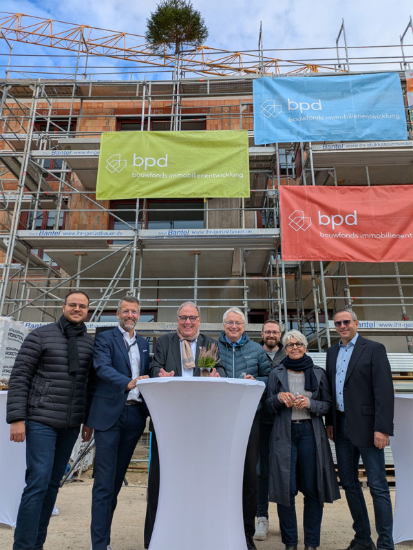 6 Personen beim Richtfest vom Neubau b.Heppy in Reutlingen