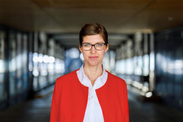 Portraitfoto von Dr. Anna Joss, Leitung Denkmalschutzamt Hamburg bei Behörde für Kultur und Medien Hamburg
