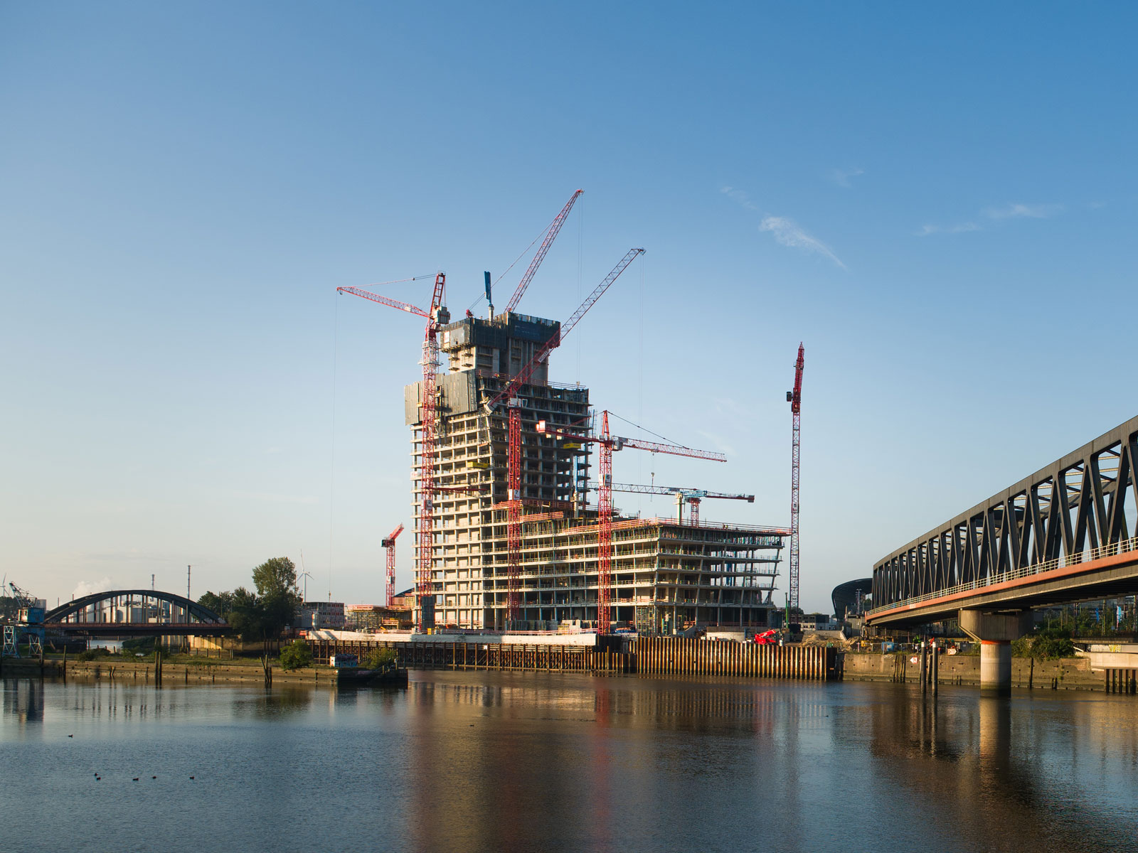 Baustelle des Elbtower seit dem Baustopp im Oktober 2023. Nun hat die Hamburg, Elbtower Immobilien GmbH & Co. KG Insolvenz angemeldet.
