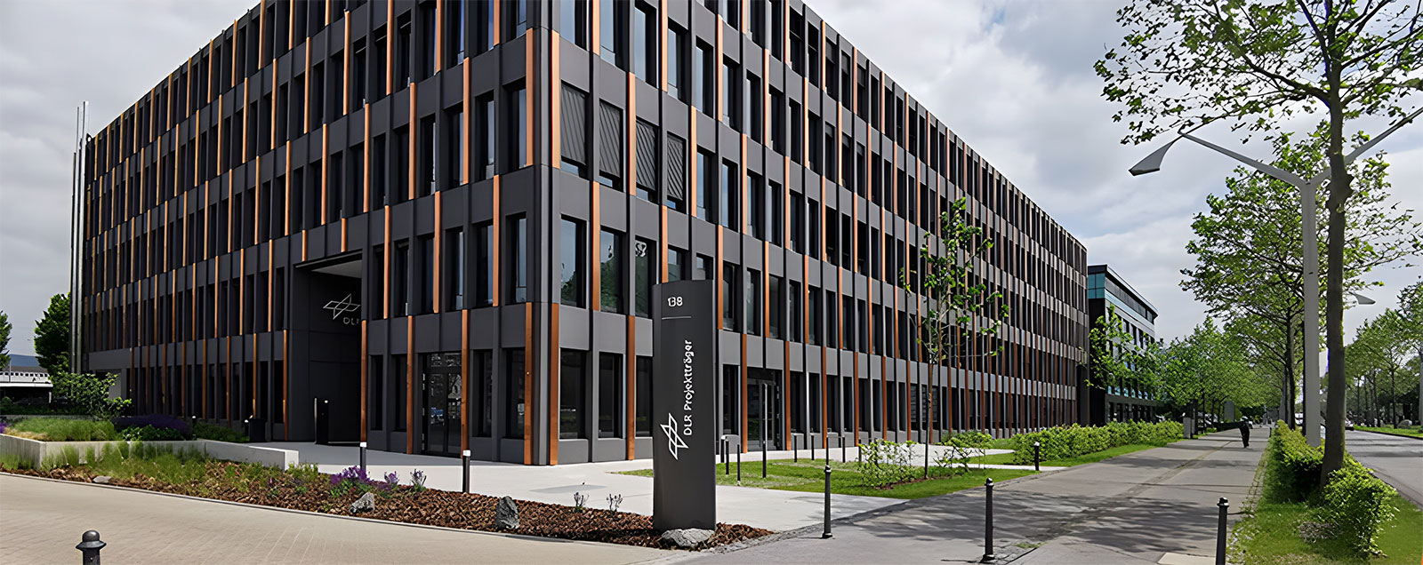 Referenzbau mit einer Fassade von FATEC Engineering GmbH aus Kroppach.