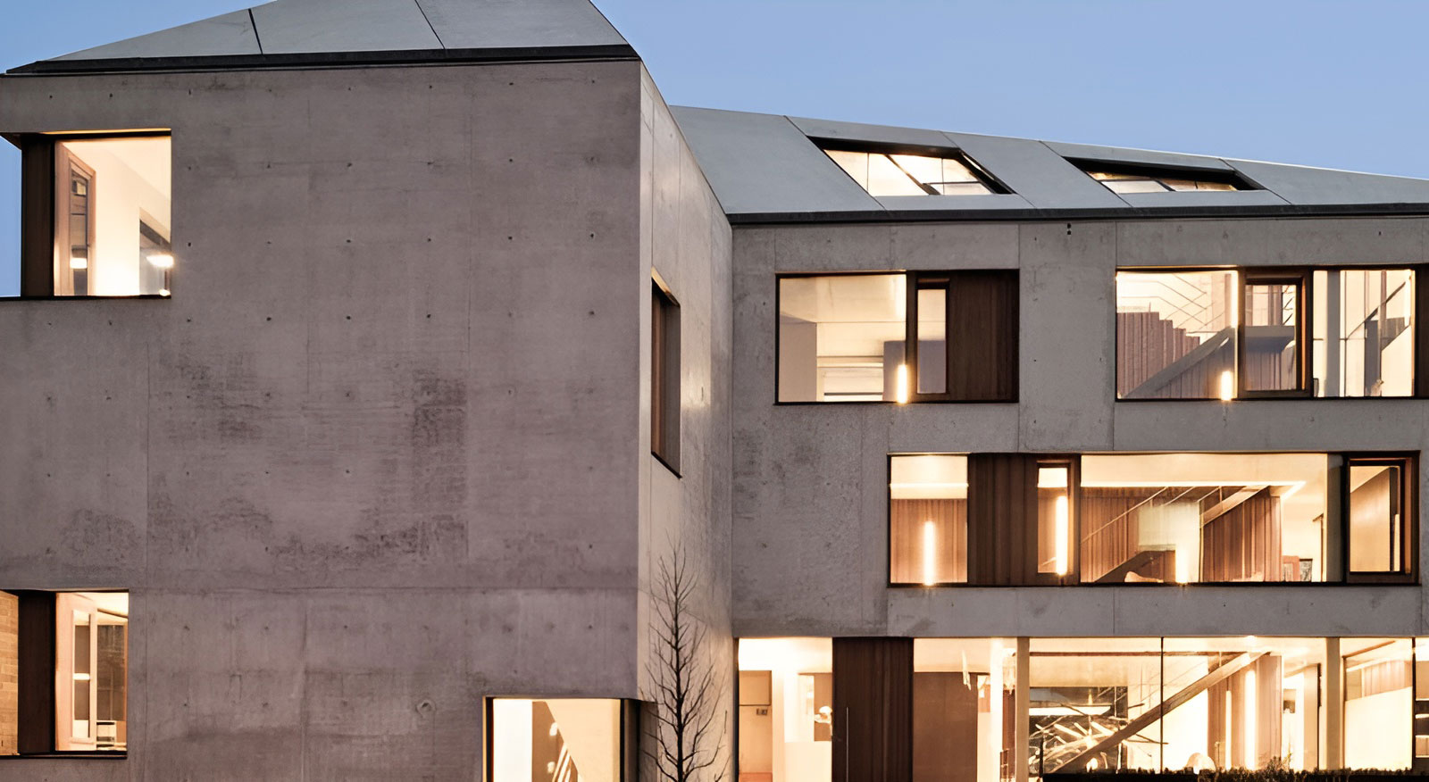 Das Profilbild von GN Bauphysik (einem Ingenieurbüro in Stuttgart) zeigt ein modernes Wohnhaus von außen.