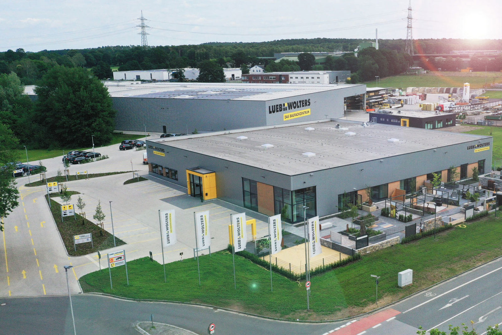 Das Fachmarktzentrum der Lueb+Wolters GmbH & Co. KG in Borken von oben.
