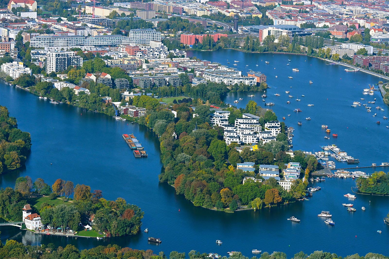 Grundstück an der Tunnelstraße auf der Halbinsel Stralau, wo ein Neubau der BAUWERT AG in Berlin entsteht.