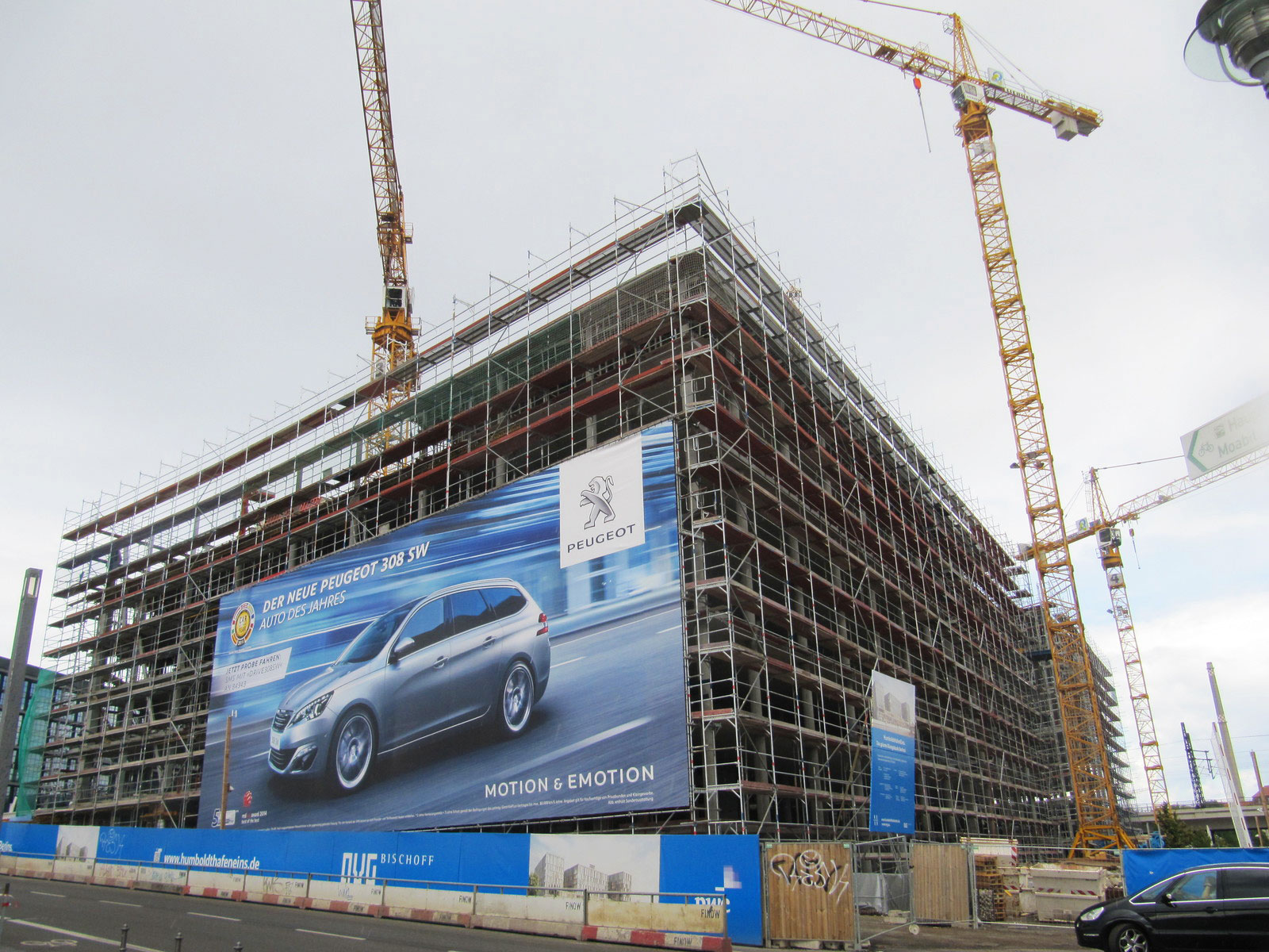 ein Baugerüst von der Neumann Gerüstbau GmbH in Berlin