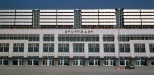 Flughafen Stuttgart von außen; Bild aus dem Jahr 1993.
