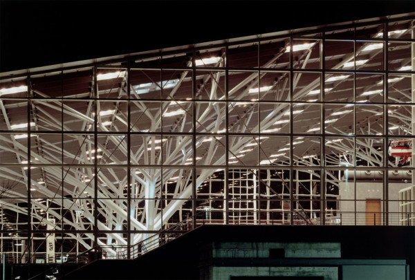 Blick auf das Terminal 1 des Flughafens in Stuttgart