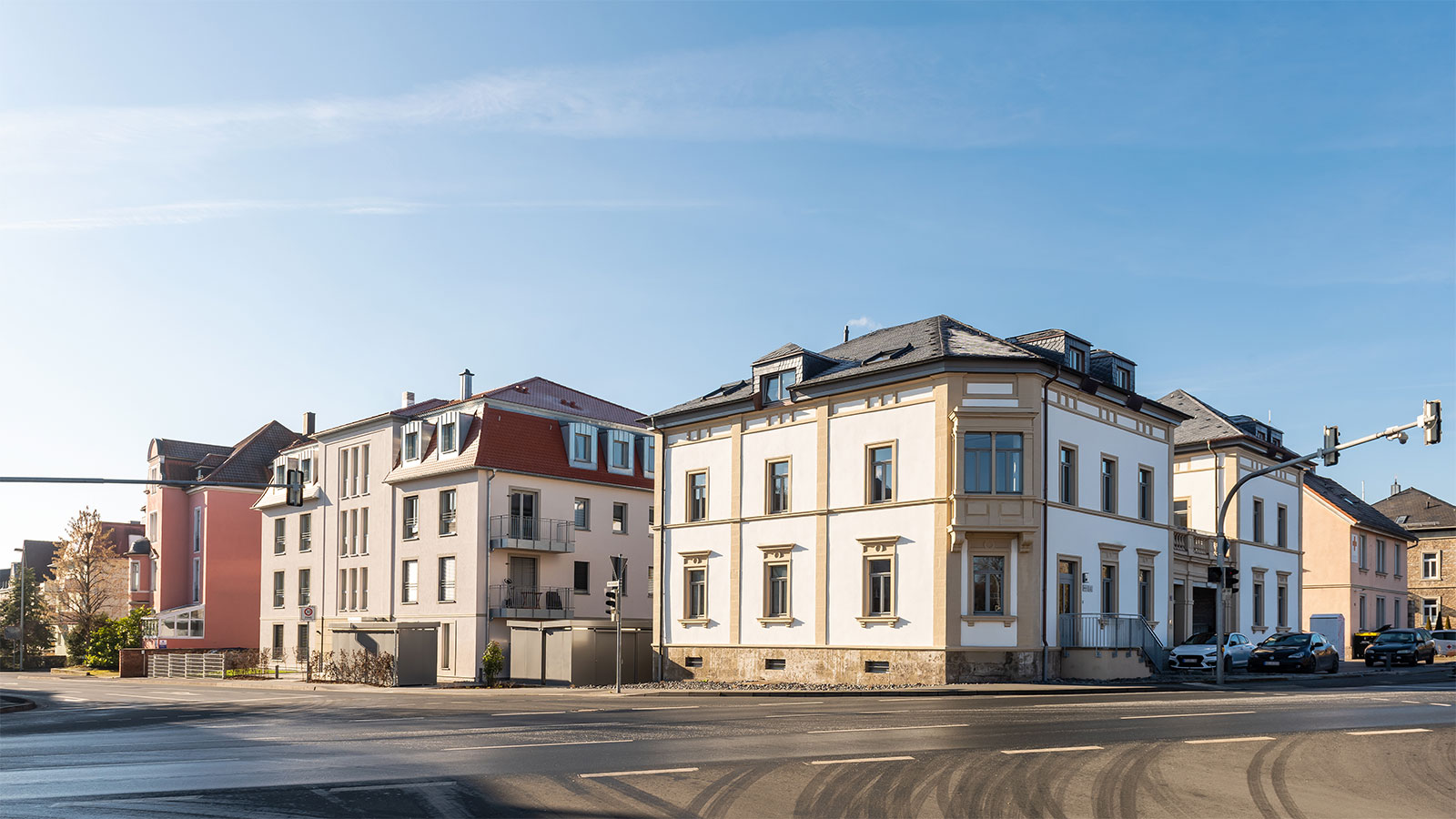 Bild des Denkmals (Wohnhaus von Andreas Schmiedel) und des Neubaus: Schmiedels Quartier Kitzingen