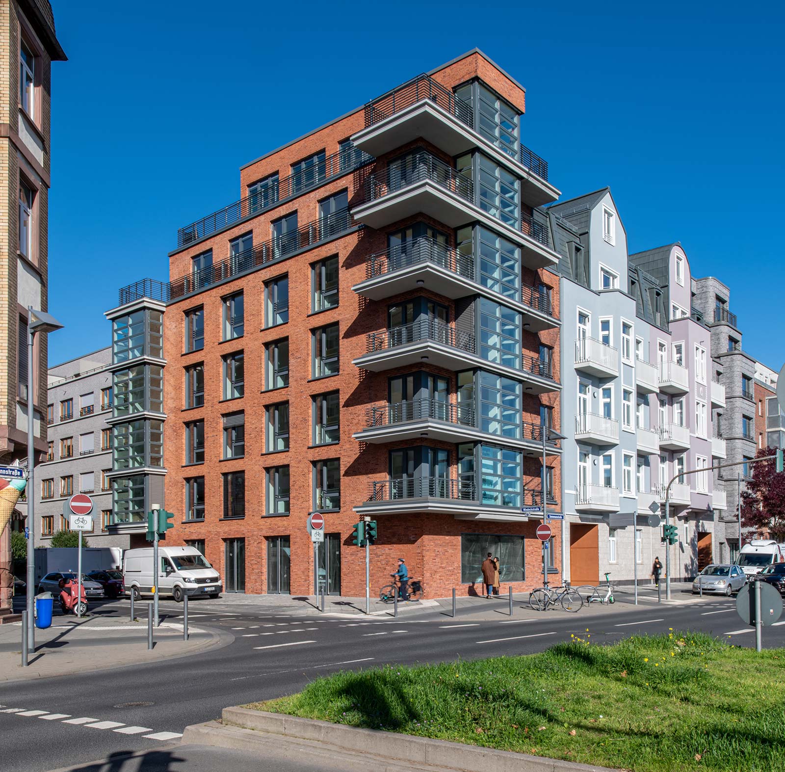 neubau mit roter Klinkerfassade in der Sonnemannstraße Frankfurt.