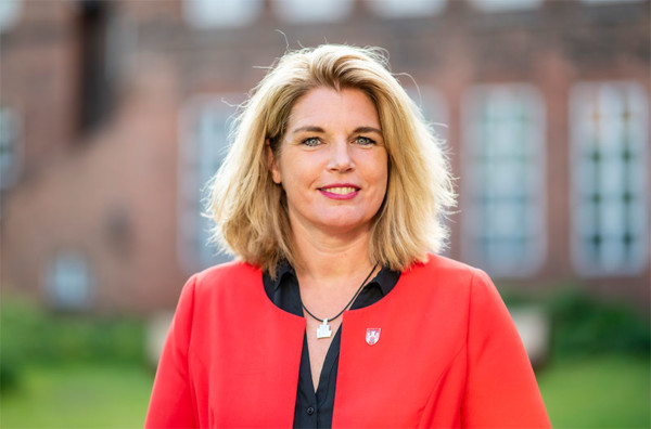 Portraitfoto der Oberbürgermeisterin der Stadt Lüneburg Claudia Kalisch