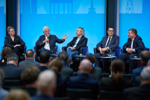 Bild von Bayerns Bauminister Christian Bernreiter beim parlamentarischen Abend in Berlin