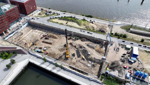 Baugrube von The Tide in der Hamburger HafenCity.