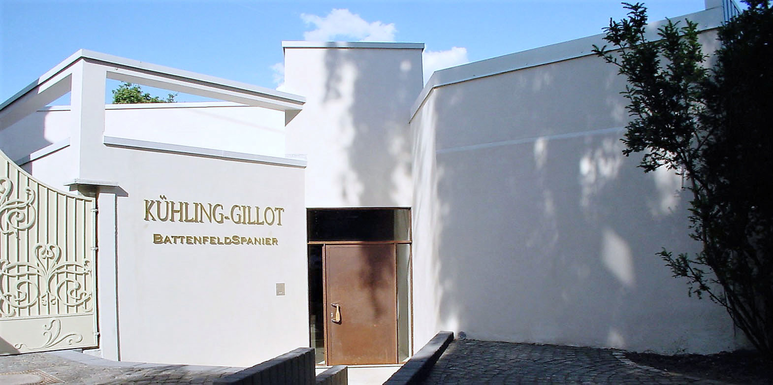 Räumlichkeiten des Winzerbetriebs Kühling-Gillot von außen.